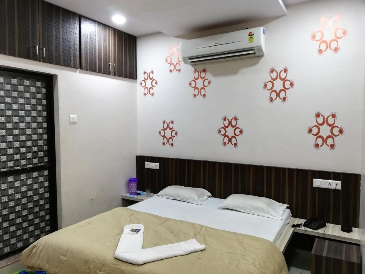 Hotel Shiv Regency Kukma エクステリア 写真
