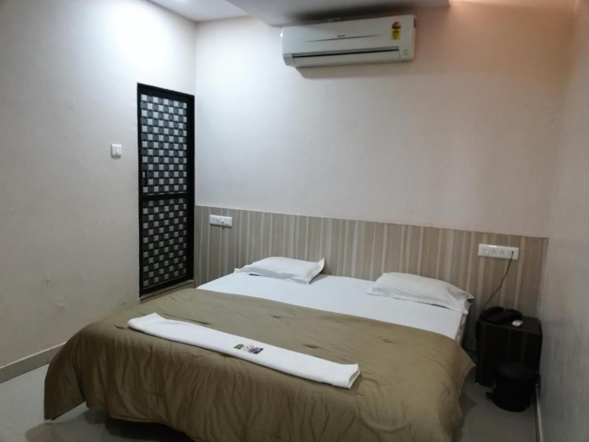 Hotel Shiv Regency Kukma エクステリア 写真