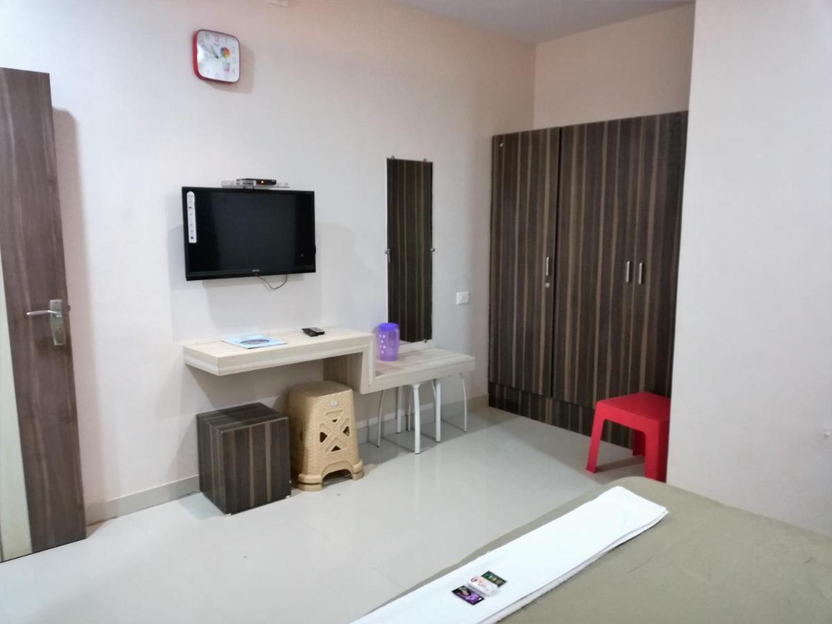 Hotel Shiv Regency Kukma エクステリア 写真